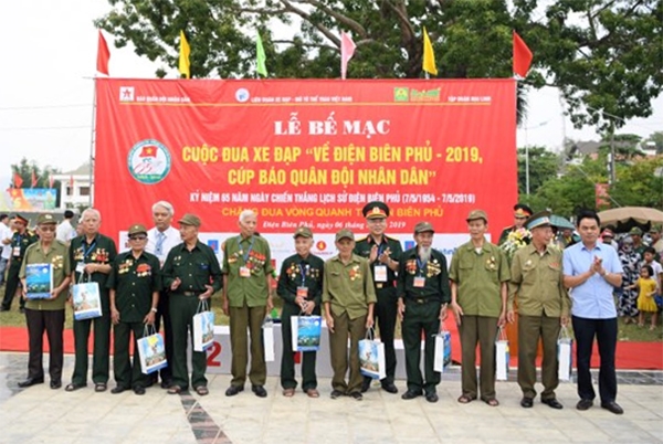 Những hoạt động tri ân, đền ơn đáp nghĩa đã trở thành truyền thống tốt đẹp của các cuộc đua xe đạp do Báo Quân đội nhân dân phối hợp với các nhà tài trợ đồng hành tổ chức.
